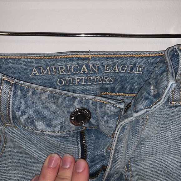 Light blue wash jean shorts from American Eagle - Picture 3 of 4